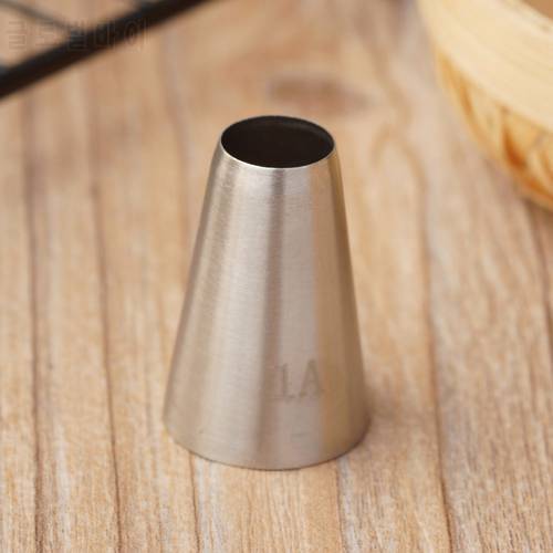 1A Round Piping Nozzles Pastry Tips Cake Cream Decorating Baking Tool Stainless Steel Cupcake Cookie Icing Tips DIY Macaroon