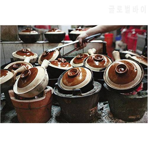 Chinese style traditional old-fashioned earthen cooking casserole Hong Kong Guangdong soup rice porridge pot clay stewpan pan