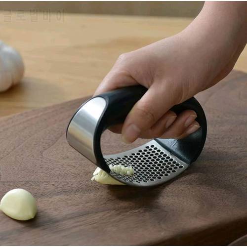 Stainless steel manual circular garlic press masher garlic chopped garlic tool curve fruit vegetable tool kitchen gadget