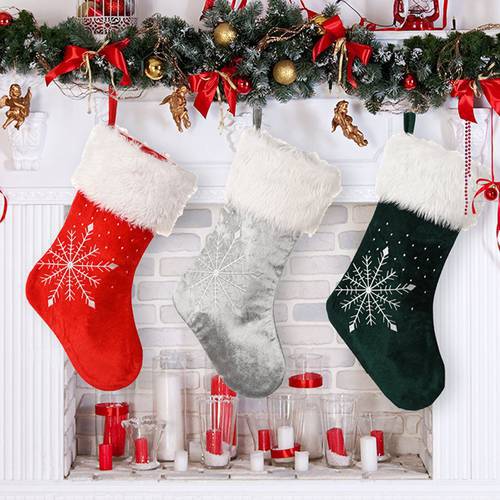 Snowflake Pattern Christmas Stockings Gift Bag Fireplace Hanging Stockings Gorgeous Festival Christmas Tree Decoration