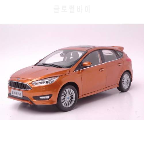 1:18 Diecast Model for Ford Focus 2015 Gold Hatchback Alloy Toy Car Miniature Collection Gifts Freestyle