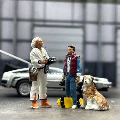 New 1/64 Scale Model Back to the future 2 people and Dog Casting Alloy Car Static Figures Dioramas Miniature Scene Collection