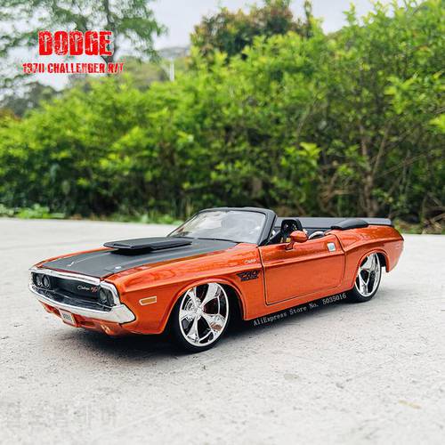 Maisto 1:24 1970 Dodge Chal Challenger R/T simulation alloy car model crafts decoration collection toy tools gift