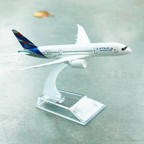 Scale 1/400 Metal Airplane Replica 15cm Chile LATAM Airlines B787 Aircraft Plane Model Aviation Diecast Miniature Toys for Boys