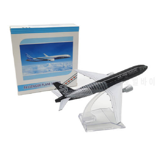 16cm Air New Zealand Boeing 777 Alloy Simulation Model Aircraft Souvenir Ornaments Gift Display Collection Toys