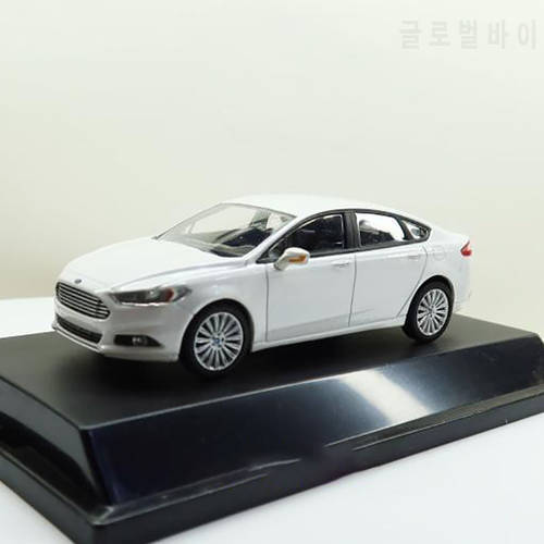 1:43 Diecast Alloy FORD FUSION Mondeo Car Model Simulation Classic Vehicle Model Toys Collection Artwork for Fans of Car