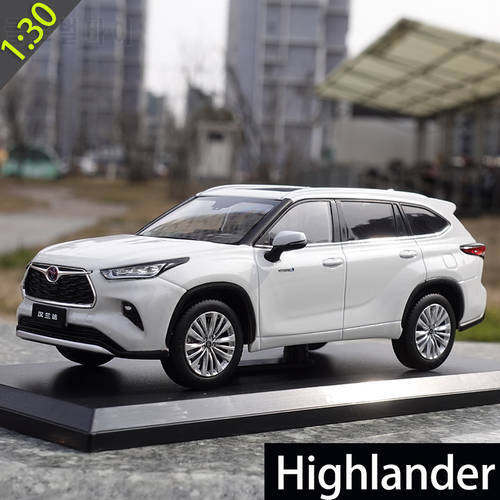 1:30 Diecast Model for Highlander 2022 SUV (witt lights) Alloy Toy Car Miniature Collection Gifts