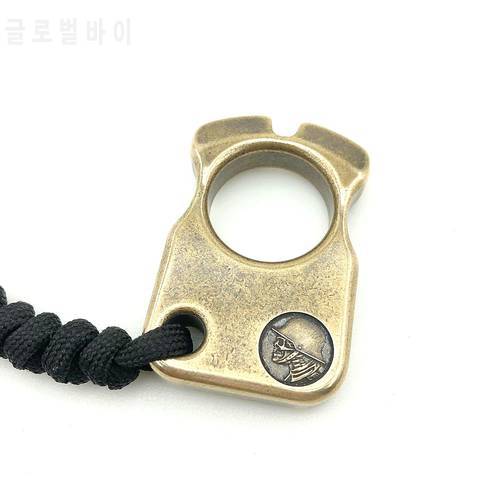 Outdoors EDC Multi-Tool 10mm Thickness Tactical Portable Brass Skull Window Breaker Tool Keychain Hanging