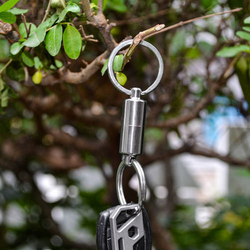 Titanium Alloy Magnetic Keychain EDC ，MagConnect - Quick, Secure Key Attachment to Bag, Purse & Belt - Easy Access to Keys
