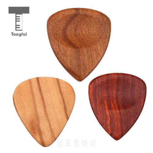 Tooyful 1 Piece Wood Acoustic Guitar Pick Plectrum Hearted Shape Picks for Bass Part Guitar Accessories