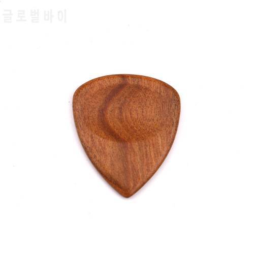 Wooden Guitar Picks Bass Ukulele Plectrum Hearted Shape Picks Electric Acoustic Guitar Picks Can be Drillable for Pendant Gift