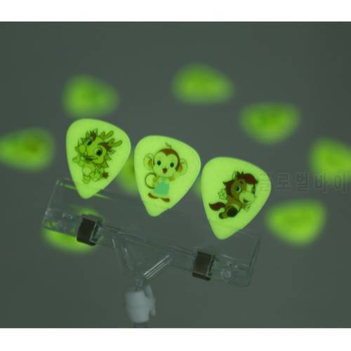 100pcs Custom cool Glowing electric/bass Guitar Picks plectrum Can Print any design special guitar accessories