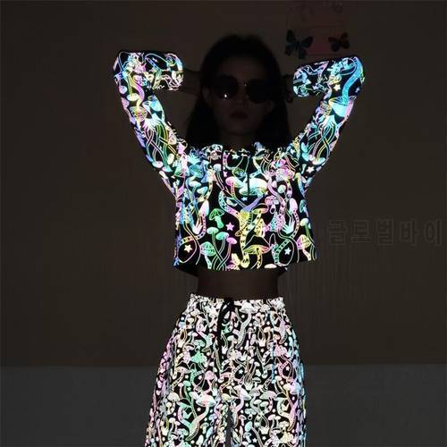 Trendy Reflective Hooded T Shirt Women Colorful Mushroom Pattern Printed Full Sleeve Crop Top Chic Streetwear T Shirt For Lady