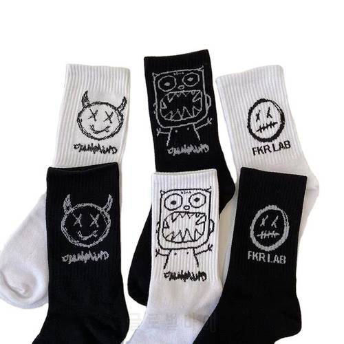 Japanese Cartoon Men Print Pattern White Black Hip Hop Style Breathable Mid Tube Socks Skateboard Socks Harajuku