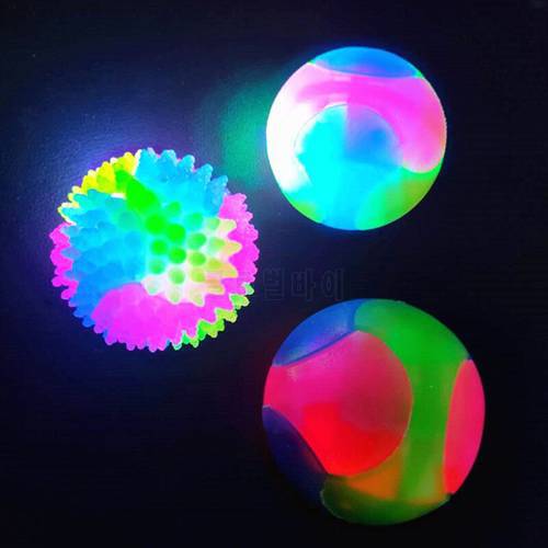 LED Light Up Pet Dog Balls Toy Flashing Elastic Ball LED Molar Ball Pet Color Glowing Light Ball Interactive Toys For Cats Dogs